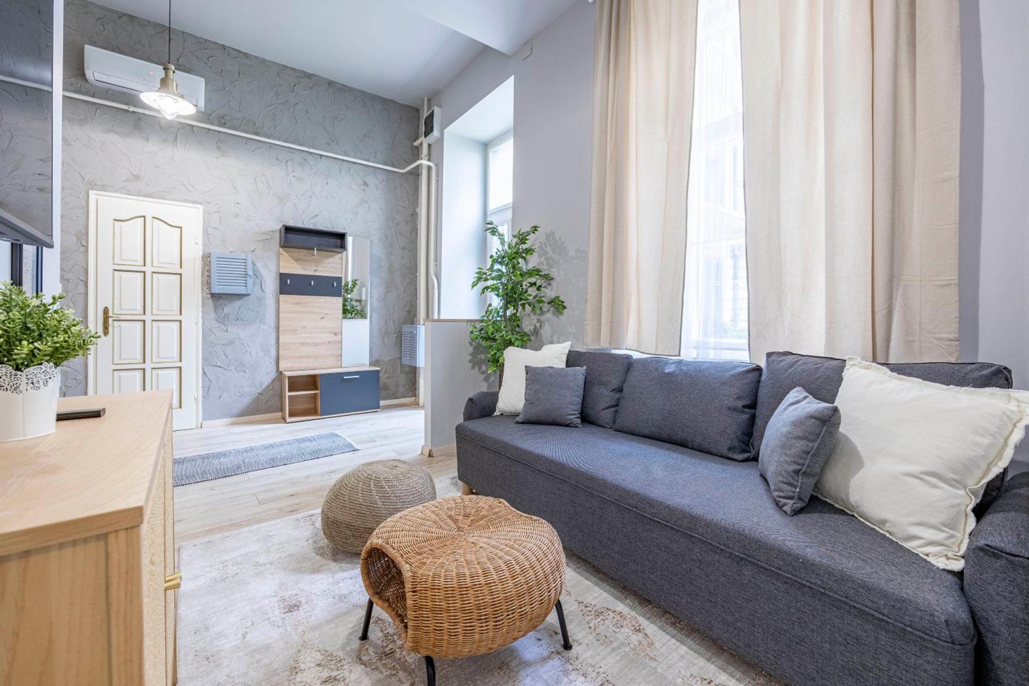 Апартаменты Hidden Gem With Terrace On The Andrassy Fashion Road Будапешт Экстерьер фото